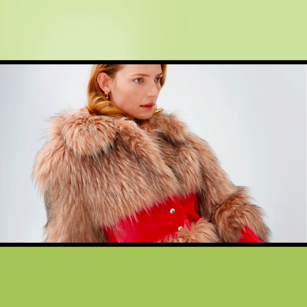 $9995 Gucci Corset Detail Caramel and Apple Red Faux Fur Runway Coat